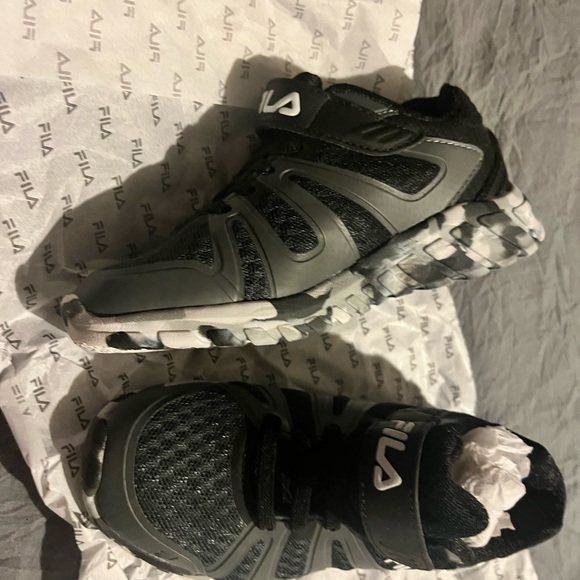 Boy Toddler 12.5 Fila shoes. Brand new - Picture 2 of 3